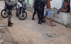 Policiais fizeram várias abordagens em São Luís do Quitunde