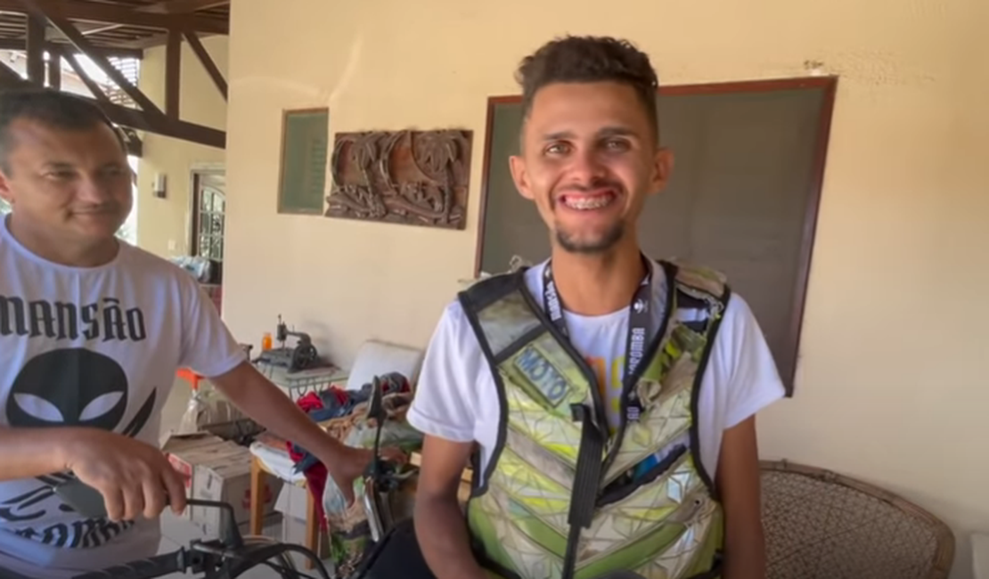 [Vídeo] Arapiraquense percorre 1.200km de moto para participar de reality show em Fortaleza