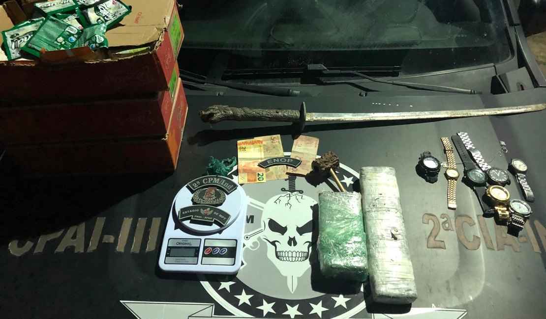 Casal que estava foragido é preso com drogas e armas em Joaquim Gomes