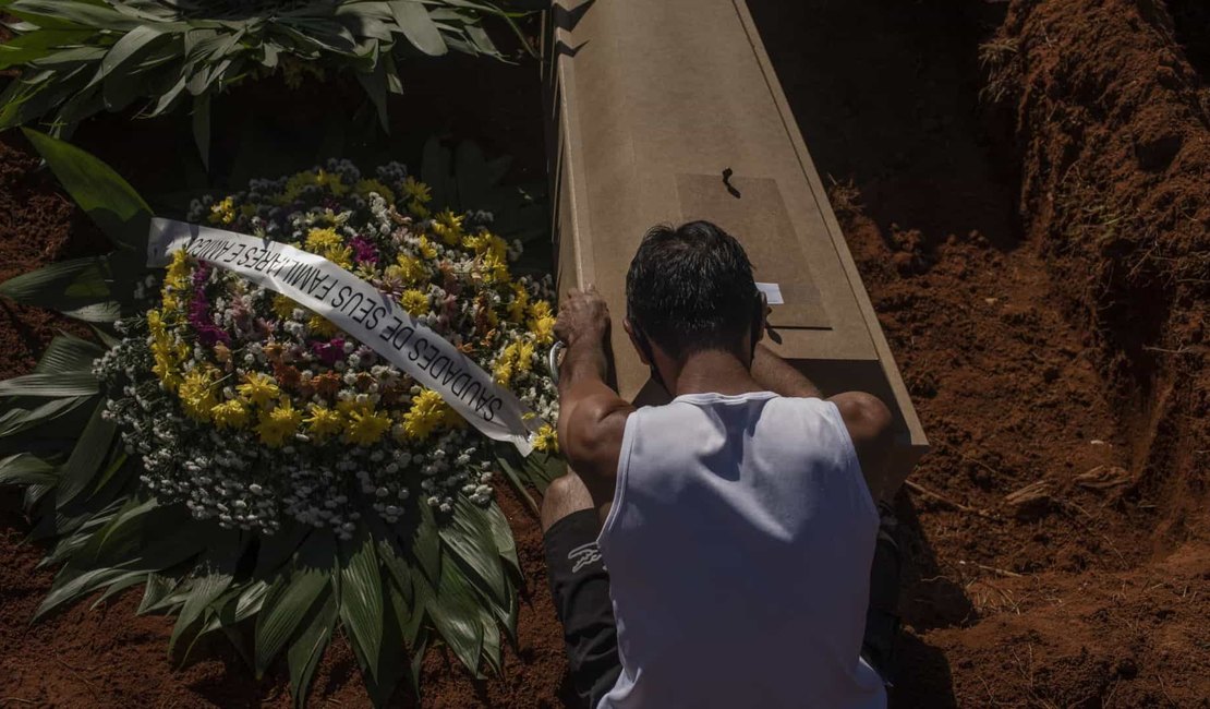 Brasil ultrapassa 518 mil mortes; média móvel cai pelo 11º dia seguido