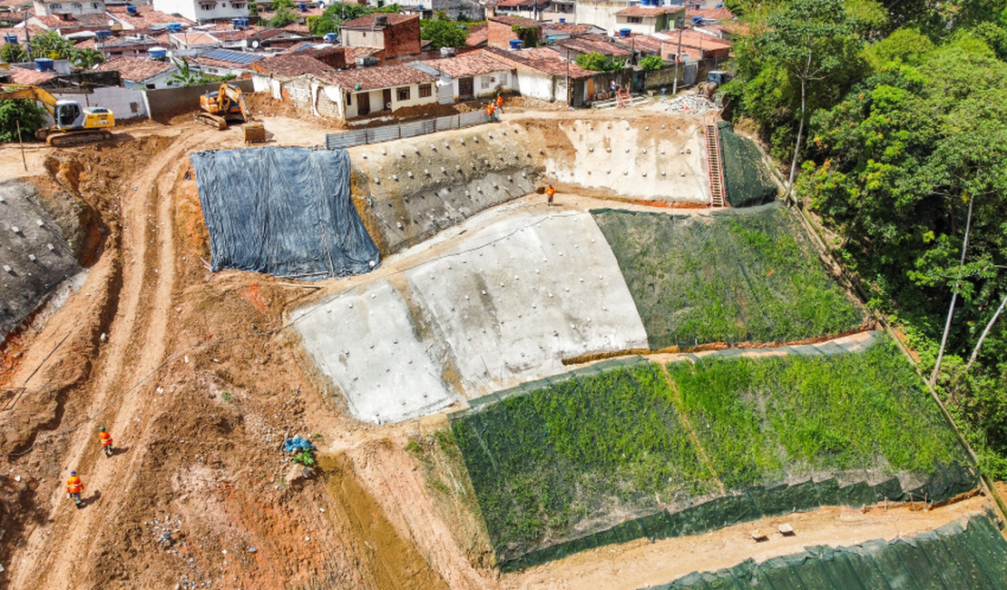 Prefeitura de Maceió investe mais de R$ 26 milhões em obras de contenção de encostas por toda capital