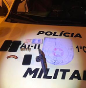 PM apreende arma de fogo e recupera veículo roubado em Boca da Mata
