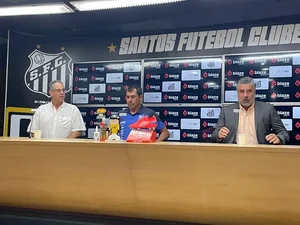 Clube japonês nega ter recebido proposta do Santos por Carille; treinador rebate