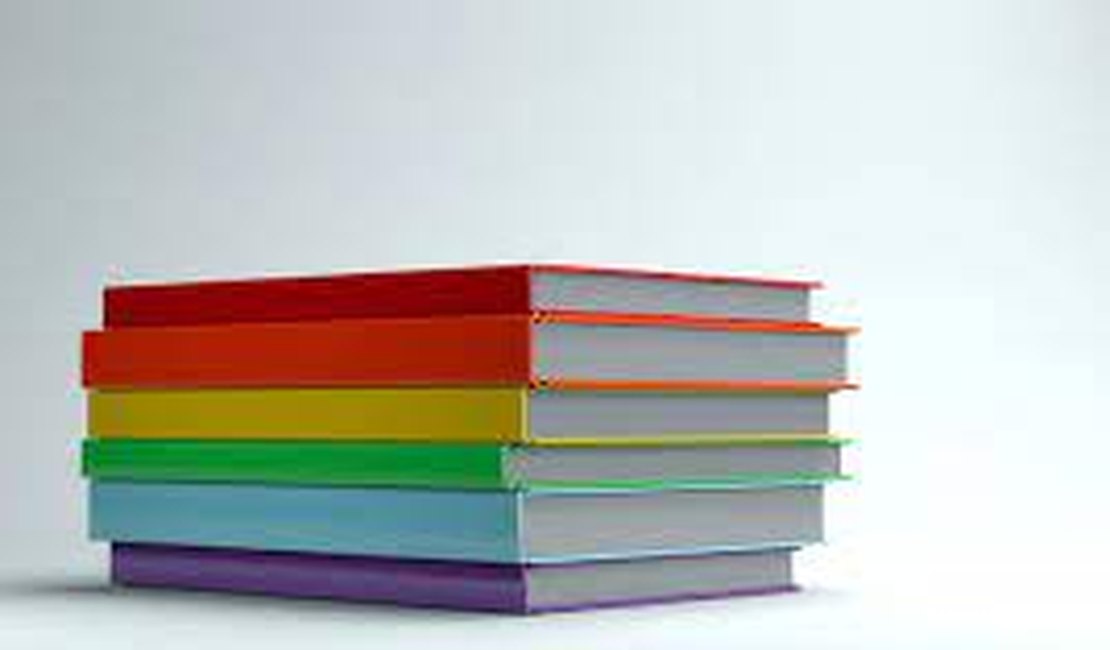 No mês do orgulho, livros LGBTTQIA+ de autores brasileiros são destaque em livraria de Maceió
