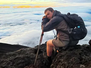 No Japão, Whindersson Nunes abre álbum de escalada ao Monte Fuji