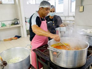 Prefeitura garante alimentação de qualidade aos afetados pelas chuvas