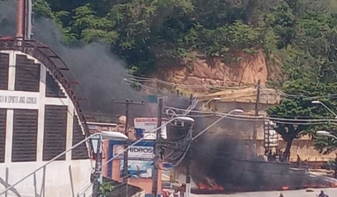 Após protesto, Prefeitura afirma que apenas imóveis irregulares foram demolidos no Vale do Reginaldo