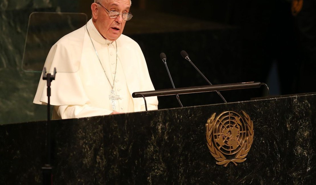 Papa condena 'violência cruel' de ataques no Sri Lanka