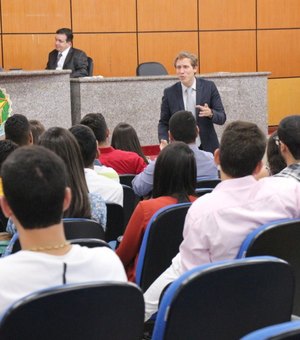 Esmal leva até Arapiraca treinamento de aprovados para estágio em Direito
