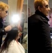 Cabeleireiro famoso é denunciado por cuspir em cabelo de mulher em evento na Índia