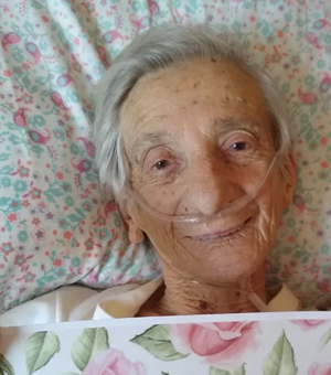 Idosa de 100 anos se recupera em casa após 17 dias internada: 'Venci a Covid-19'