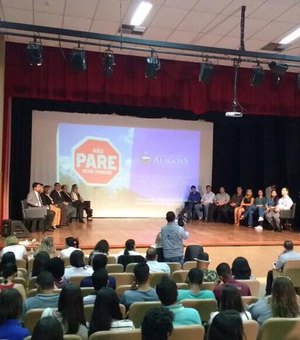 Evasão escolar por falta de transporte para universitários é discutida em Arapiraca