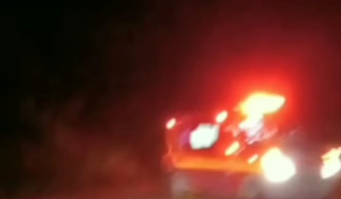 Queima de fogos na Ponta Verde deixa jovem ferido