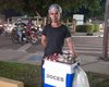 Jovem vende doces em Arapiraca e sonha se tornar estilista profissional