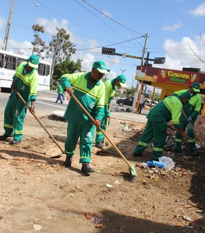 Prefeitura inicia Arapiraca Cuida de Mim com mutirão de limpeza nos bairros