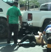 Motociclista fica ferido após colidir contra carreta na Avenida Fernandes Lima