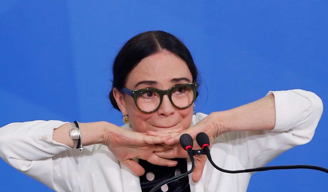 Regina Duarte faz alerta depois de quebrar dentes em acidente