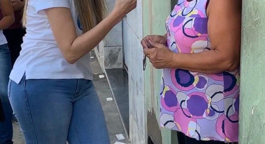 Samea Mascarenhas intensifica campanha porta a porta em Rio Largo