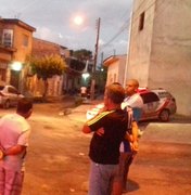 Homem é morto a facadas na porta de casa, em bairro periférico de Maceió
