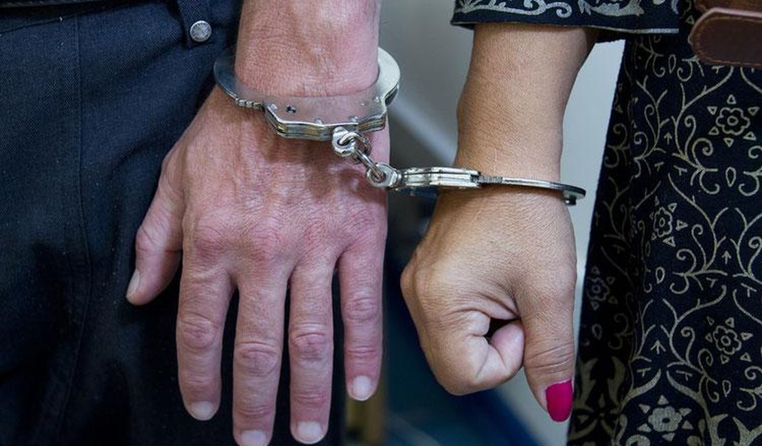 Casal é preso acusado de maus-tratos contra filho de 8 meses em Maceió