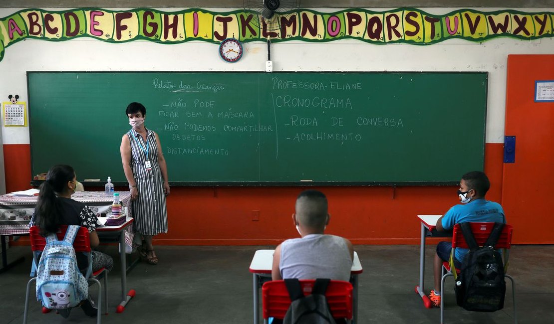 MEC lança programa para combater evasão escolar no ensino fundamental