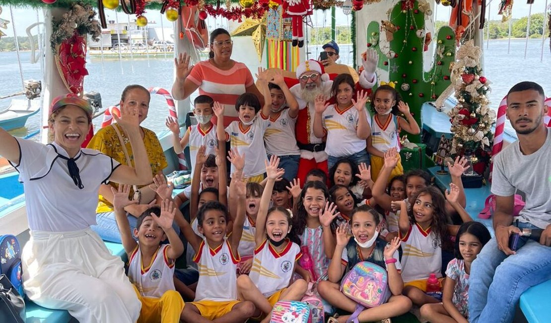 Alunos da rede municipal de Penedo participam do projeto Papai Noel no Barco