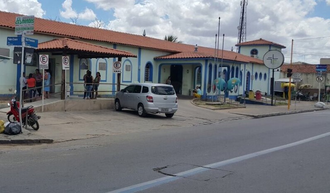 Funcionários de hospital voltam a reclamar de atrasos no salário em Arapiraca