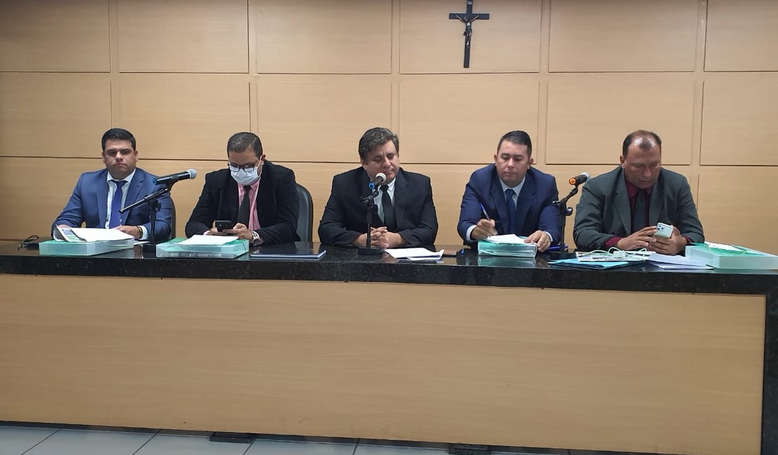 Jario Barros pede explicação a prefeita Fabiana Pessoa sobre gastos na sua gestão