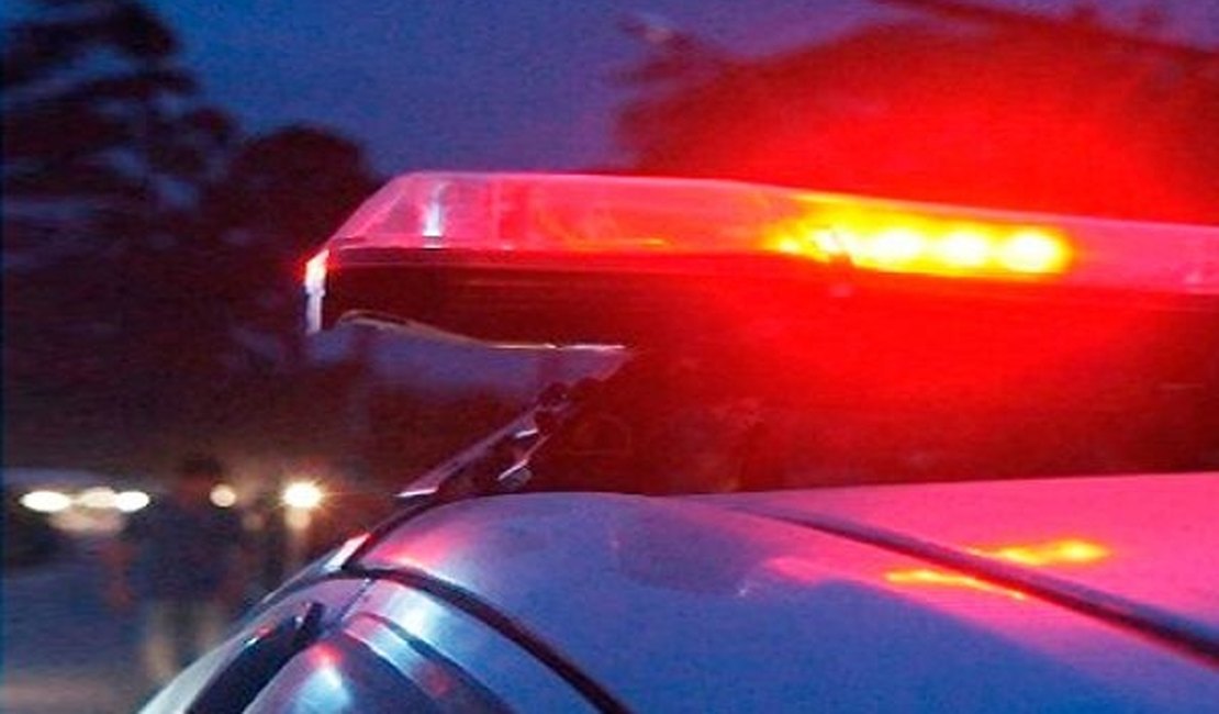 Criminosos invadem centro automotivo e roubam dinheiro e celulares