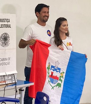 [Vídeo] 'Alagoas merece alguém que ame o estado', afirma Rodrigo Cunha ao votar em Arapiraca