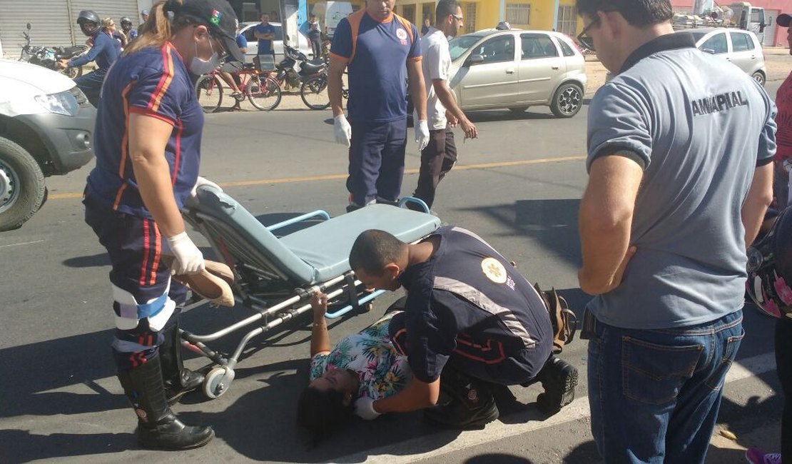 Grávida se envolve em colisão com ciclista e é socorrida