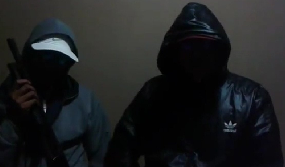 Criminosos encapuzados trancam família e roubam objetos de casa em Maragogi