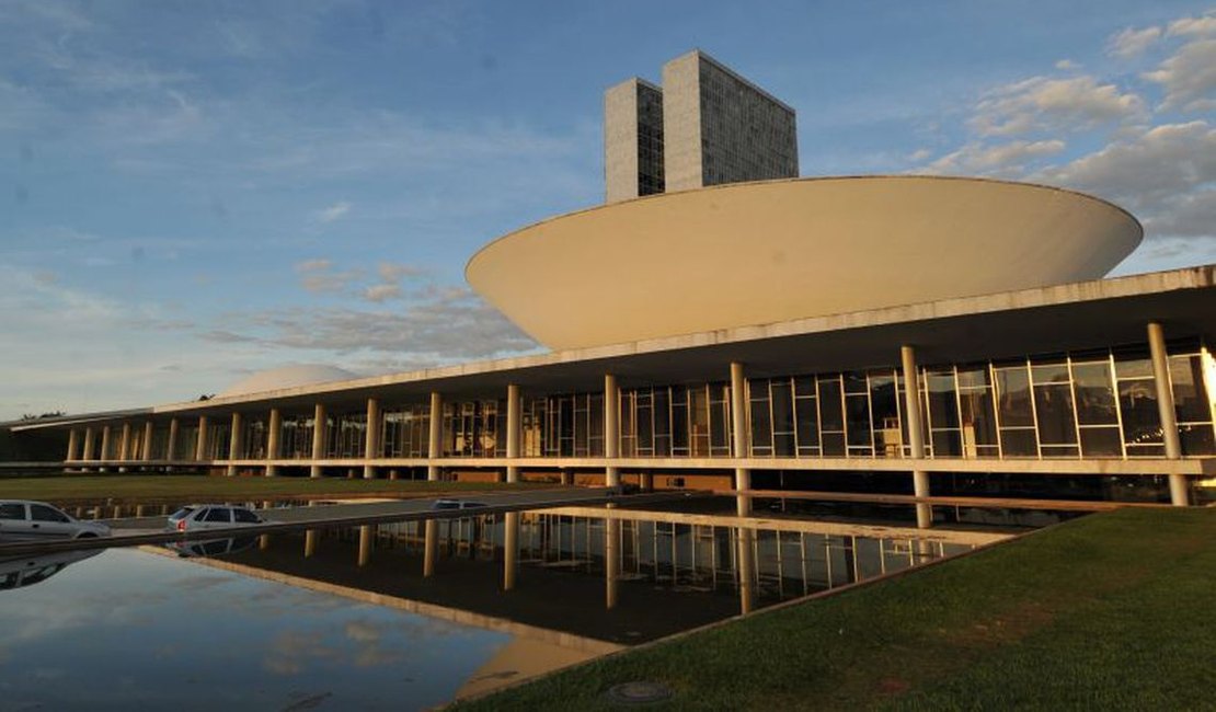 Partidos tentam abrir brecha para aumentar fundo eleitoral