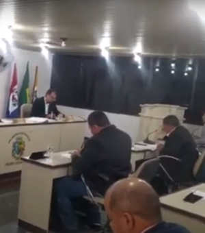 [Vídeo] 'Não sabemos quem está sendo acusado,” dizem vereadores de Palmeira sobre rachadinha