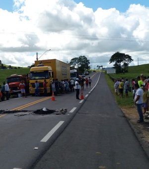 Greve de caminhoneiros começa a perder força em Alagoas; veja interdições