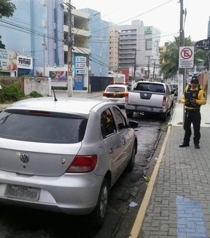 Fiscalização de trânsito coíbe infrações na orla de Maceió