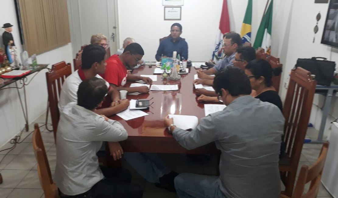 Servidores da Prefeitura de Palmeira dos Índios anunciam paralisação de serviços