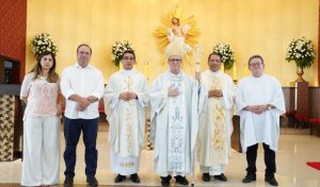 Prefeito Luciano acompanha missa das festividades do  Santíssimo Redentor