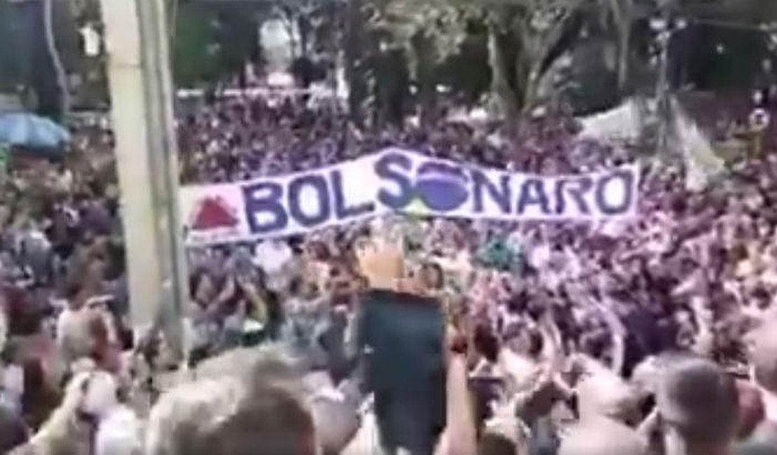 Apoiadores lotam entrada de hospital onde Bolsonaro está
