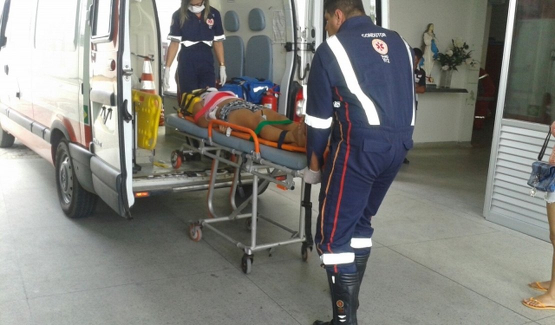 Em Arapiraca, jovem cai do telhado e dá entrada na U.E