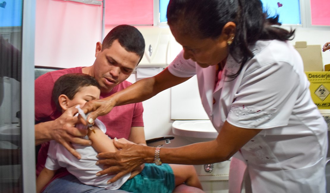 Maceió inicia campanha de multivacinação para crianças e adolescentes