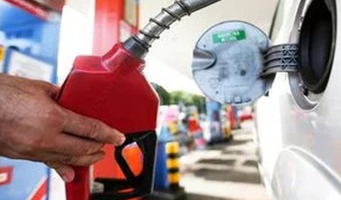 Preço médio da gasolina cai em Arapiraca e se iguala ao de Maceió