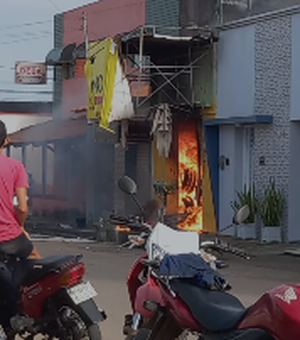 [Vídeo] Incêndio destrói loja de peça de motos em Craíbas