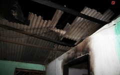 Residência ficou destruída após explosão de botijão 