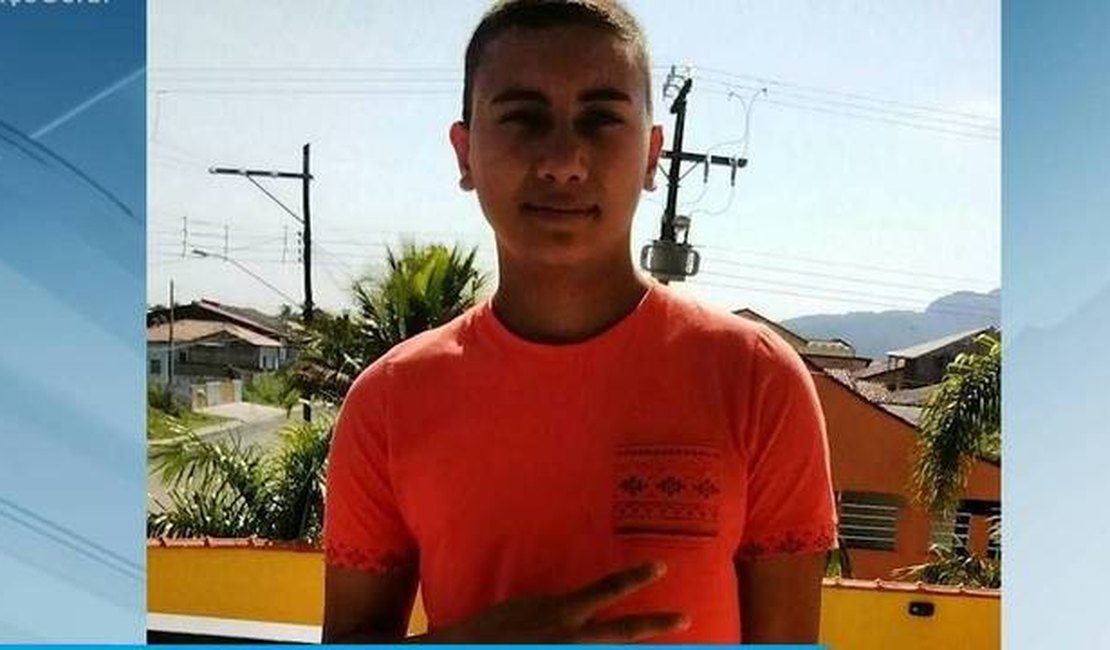 Homens encapuzados matam jovem com tiro na cabeça na frente do pai