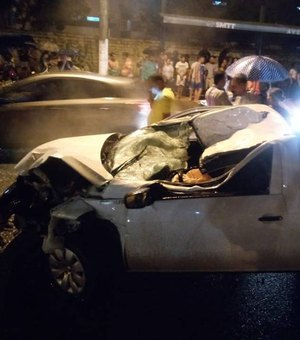 Grave acidente deixa três pessoas feridas na Av. Durval de Góes Monteiro