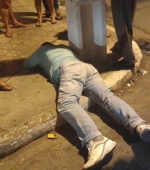 Homem embriagado é agredido por companheiros bêbados
