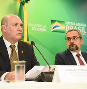 Tonholo toma posse em Brasília como novo reitor da Ufal