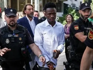 Vini Jr presta depoimento na Espanha e reafirma ter sofrido insultos racistas