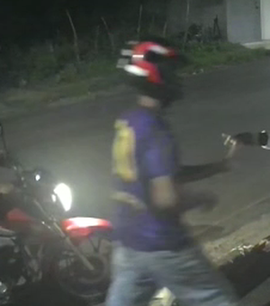 [Vídeo] Dupla rouba celular e agride vítima em Arapiraca